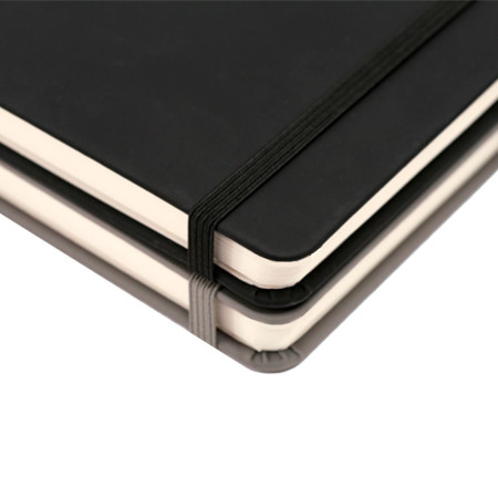 Блокнот в клітинку А5 Berganote Soft, тверда обкладинка (чорний)