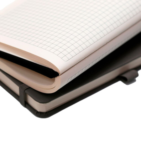 Блокнот в клітинку А5 Berganote Soft, тверда обкладинка (чорний)