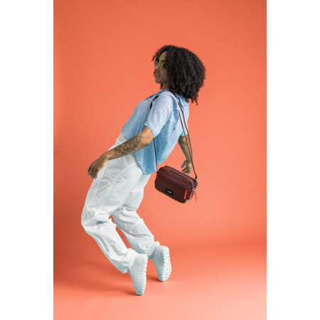 Сумка через плече антизлодій Pacsafe GO Crossbody (бургунді/помаранчевий)