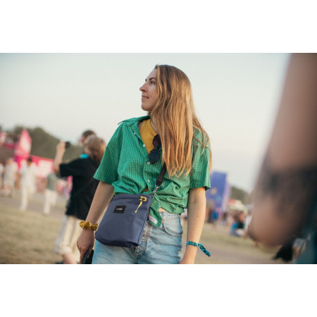 Сумка через плече антизлодій Pacsafe GO Crossbody (темно-синій) Сумка через плече антизлодій Pacsafe GO Crossbody (темно-синій)