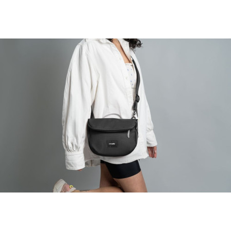 Сумка через плече антизлодій Pacsafe GO Saddle Crossbody (насичений чорний)