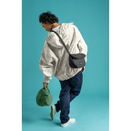 Сумка через плече антизлодій Pacsafe GO Saddle Crossbody (насичений чорний)