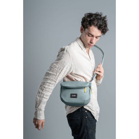 Сумка через плече антизлодій Pacsafe GO Saddle Crossbody (свіжий м'ятний)