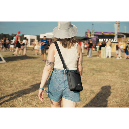 Сумка через плече антизлодій Pacsafe GO Festival Crossbody (насичений чорний)