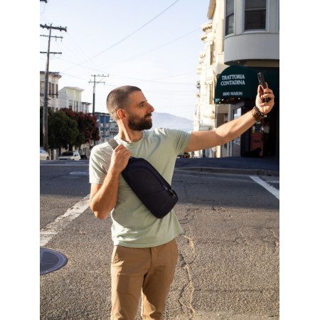 Сумка через плече антизлодій Pacsafe V Action Sling (темно-синій)