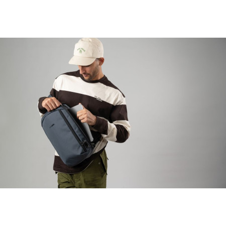 Сумка через плече антизлодій Pacsafe Vibe 325 sling (графітовий)